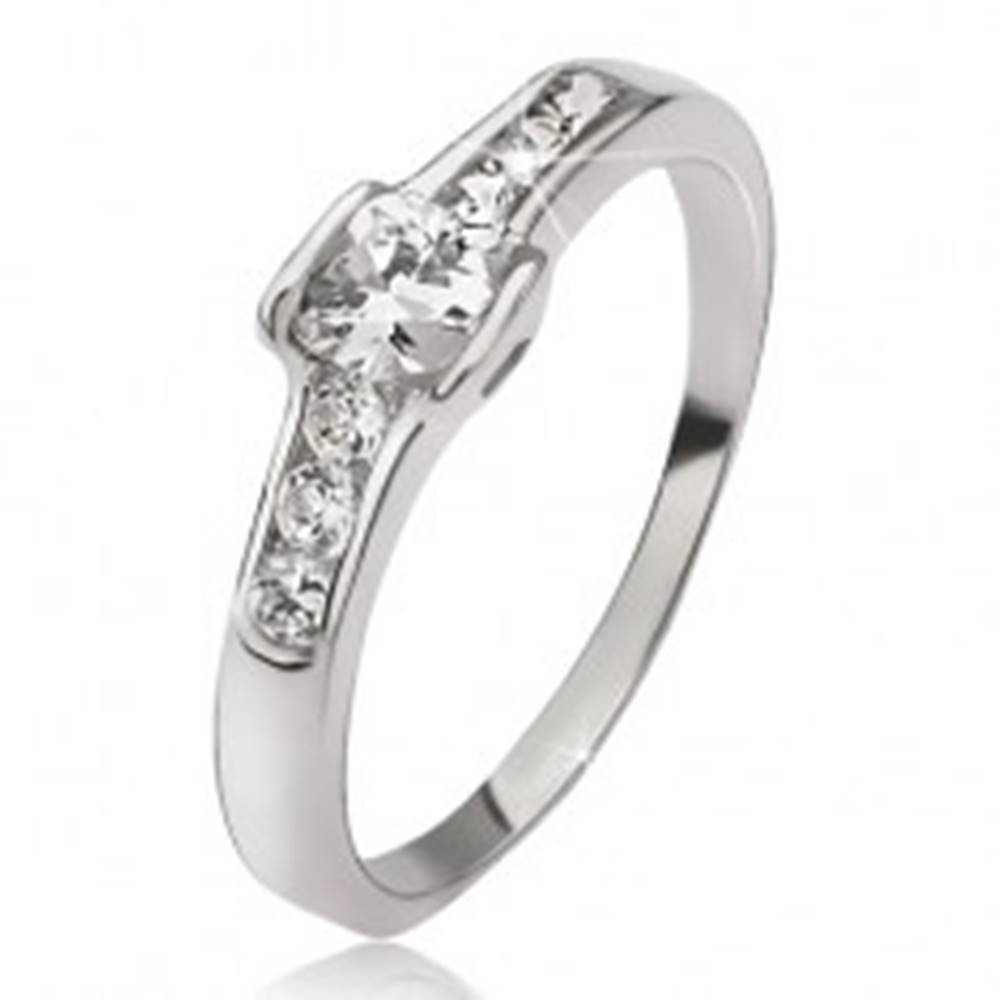 Šperky eshop Strieborný prsteň 925 - okrúhly zirkón, malé okrúhle kamienky, obrysy sŕdc - Veľkosť: 49 mm