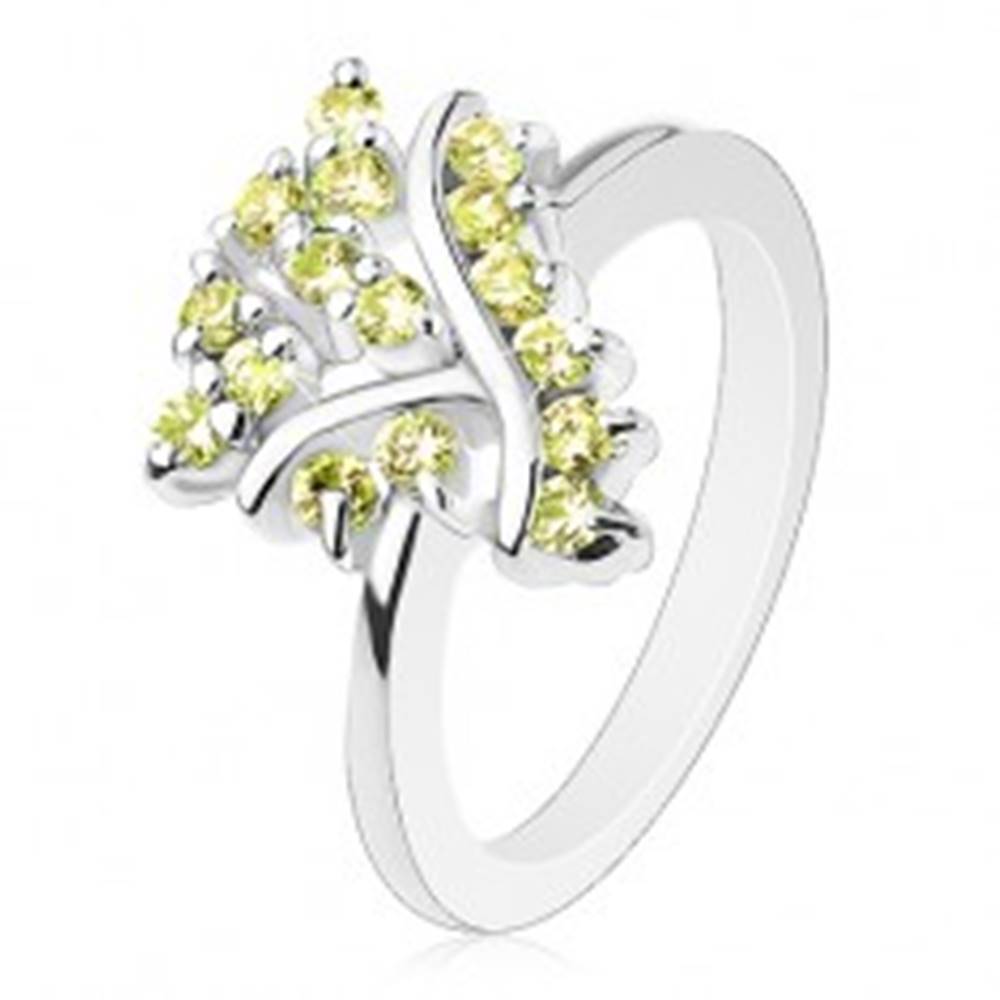Šperky eshop Prsteň so zúženými ramenami, hladké pásiky a trblietavé žltozelené zirkóniky - Veľkosť: 49 mm