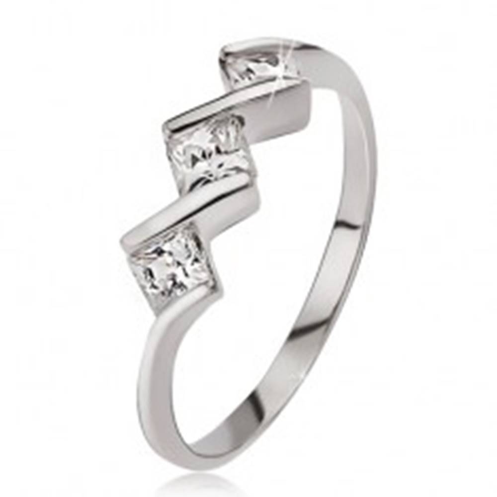 Šperky eshop Strieborný prsteň 925, tri číre štvorcové kamienky - Veľkosť: 49 mm