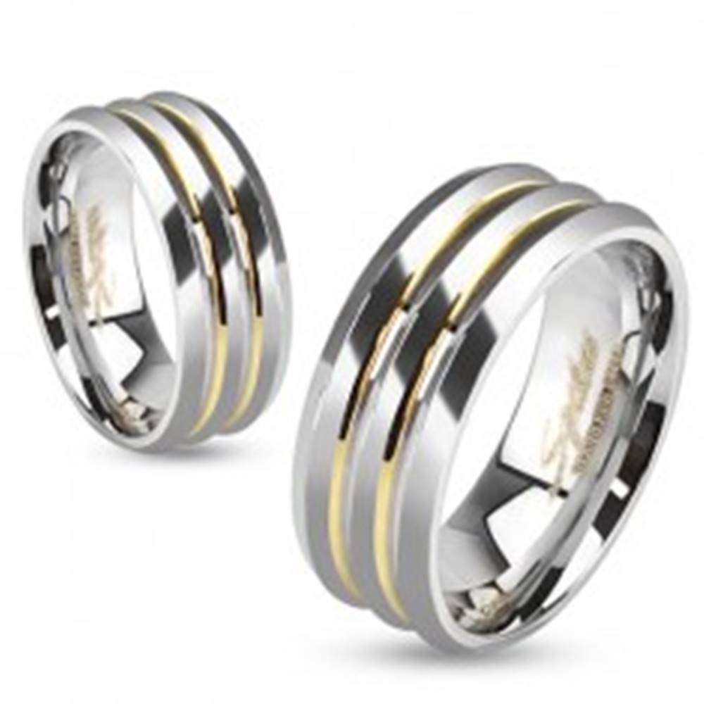 Šperky eshop Oceľová obrúčka, strieborná farba, tri pásy, priehlbiny zlatej farby - Veľkosť: 49 mm