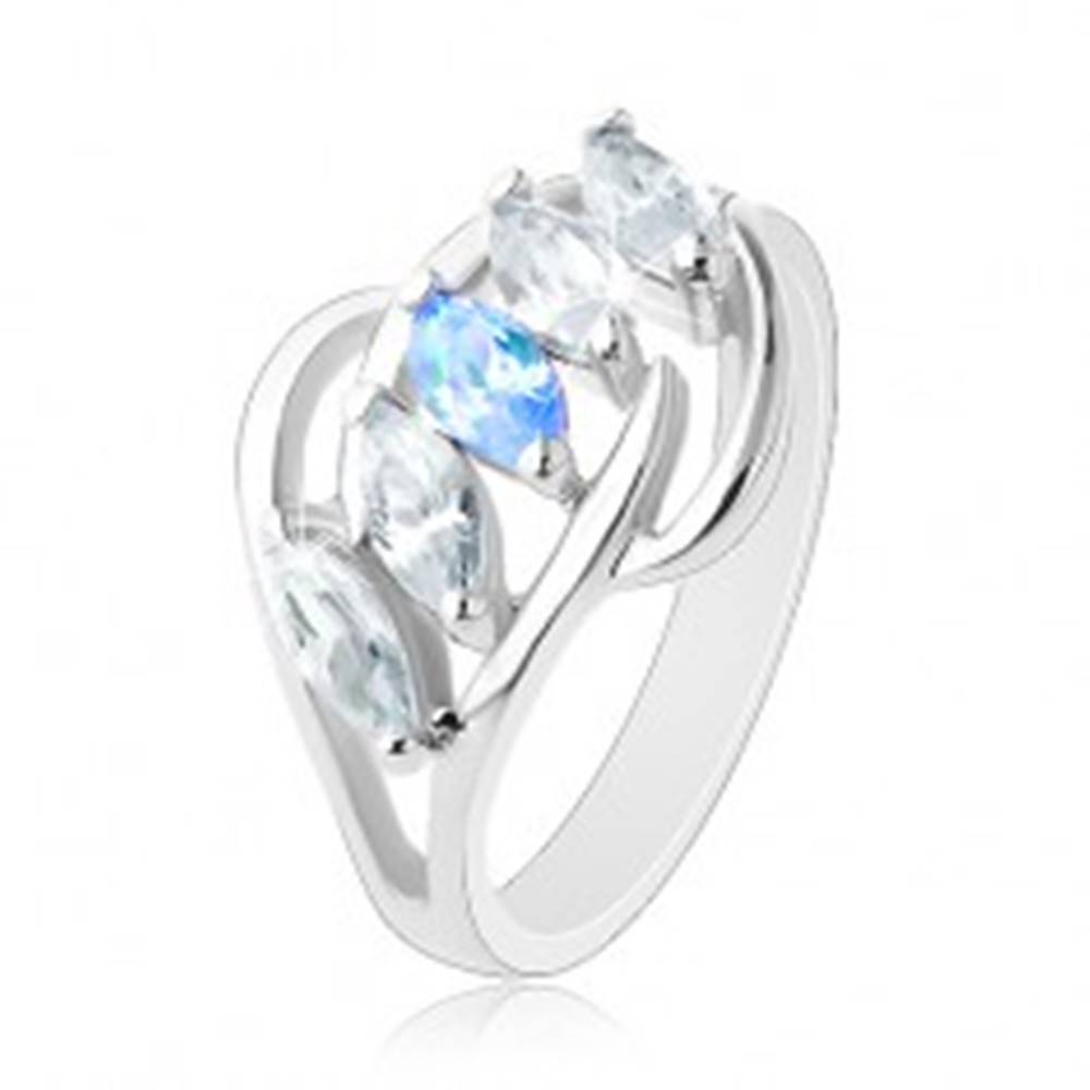Šperky eshop Lesklý prsteň striebornej farby, oblúčiky, zrnká čírej a modrej farby - Veľkosť: 58 mm