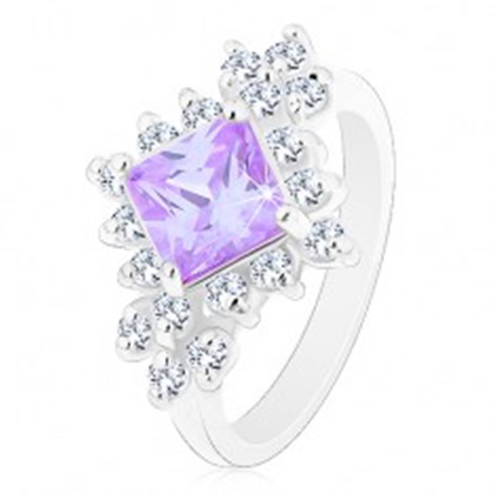 Šperky eshop Prsteň v striebornej farbe, svetlofialový štvorcový zirkón, okrúhle číre zirkóny - Veľkosť: 49 mm