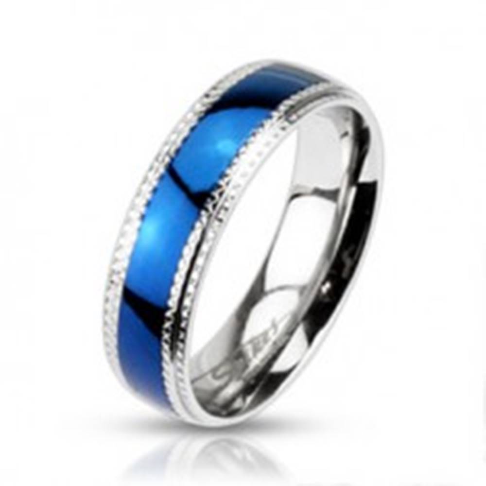 Šperky eshop Obrúčka z chirurgickej ocele - modrý lesklý pás a vrúbkovaný lem - Veľkosť: 49 mm