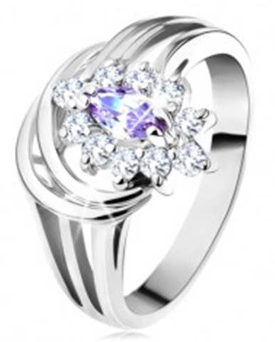 Lesklý prsteň so striebornou farbou, svetlofialové zrnko s čírymi lupienkami - Veľkosť: 49 mm