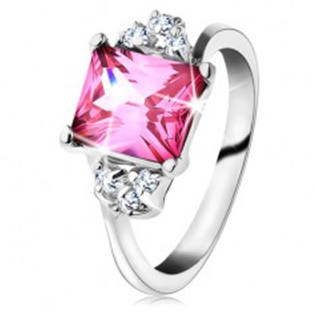 Šperky eshop Trblietavý prsteň v striebornom odtieni, obdĺžnikový zirkón v ružovej farbe - Veľkosť: 49 mm