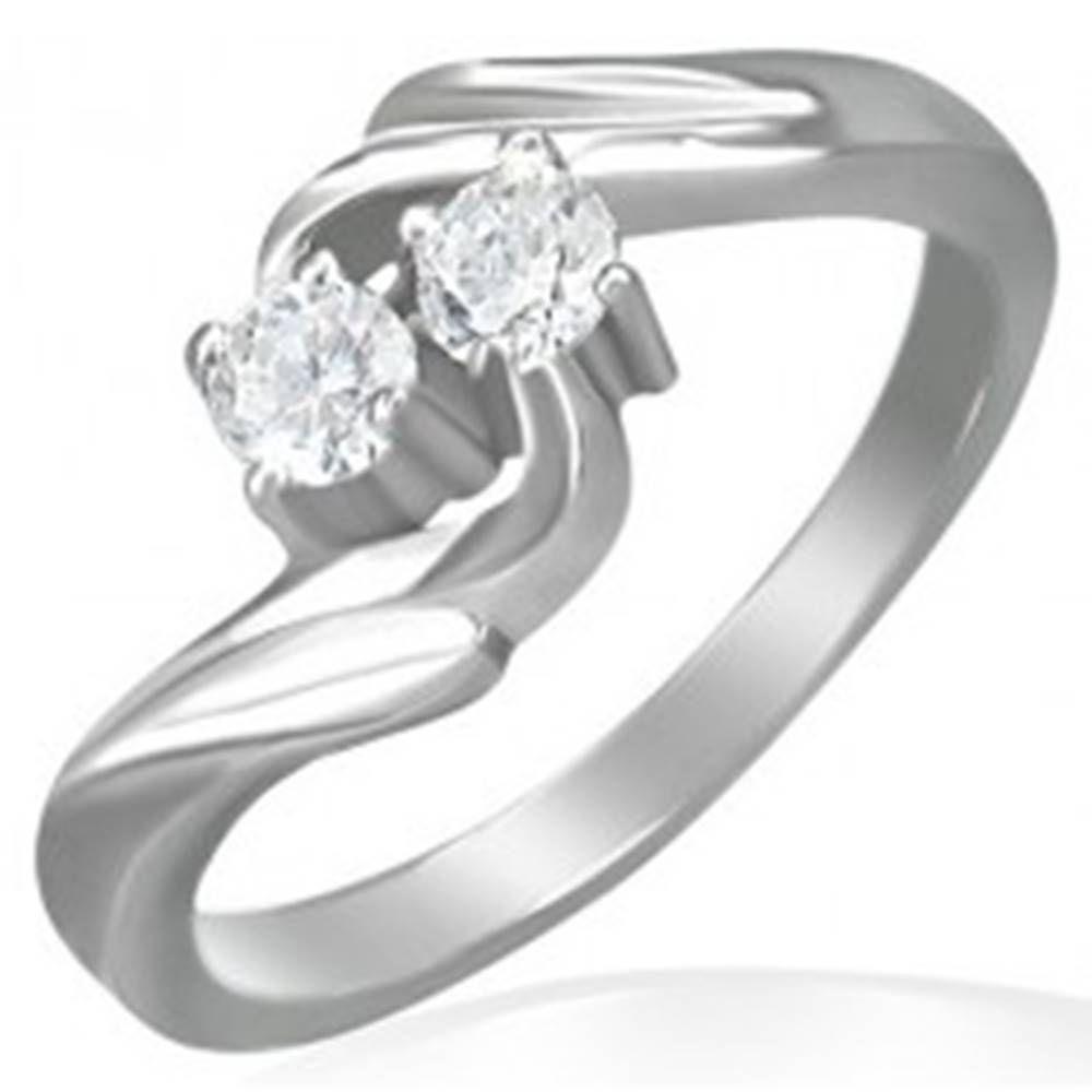 Šperky eshop Zásnubný prsteň - stočený stred, dva zirkóny - Veľkosť: 48 mm