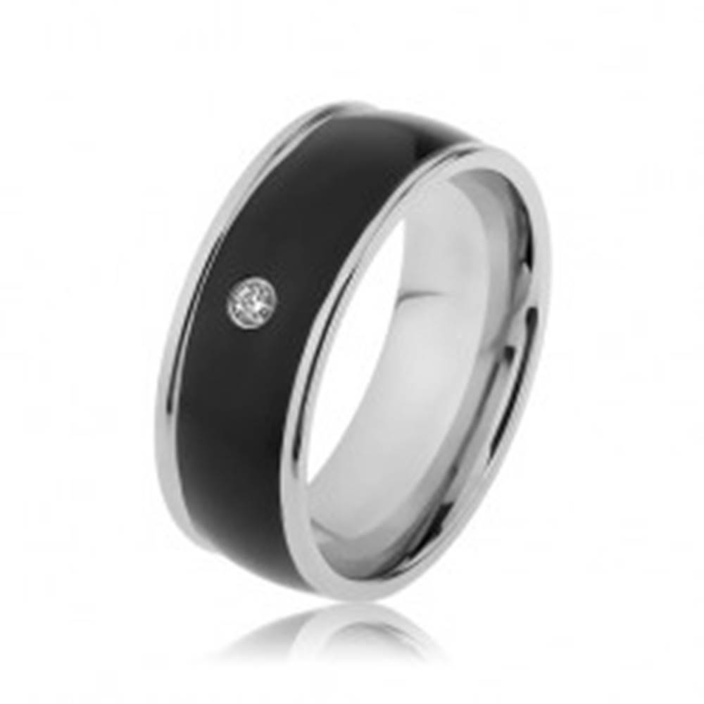 Šperky eshop Lesklý oceľový prsteň striebornej farby, čierny vypuklý pás s čírym zirkónom - Veľkosť: 57 mm