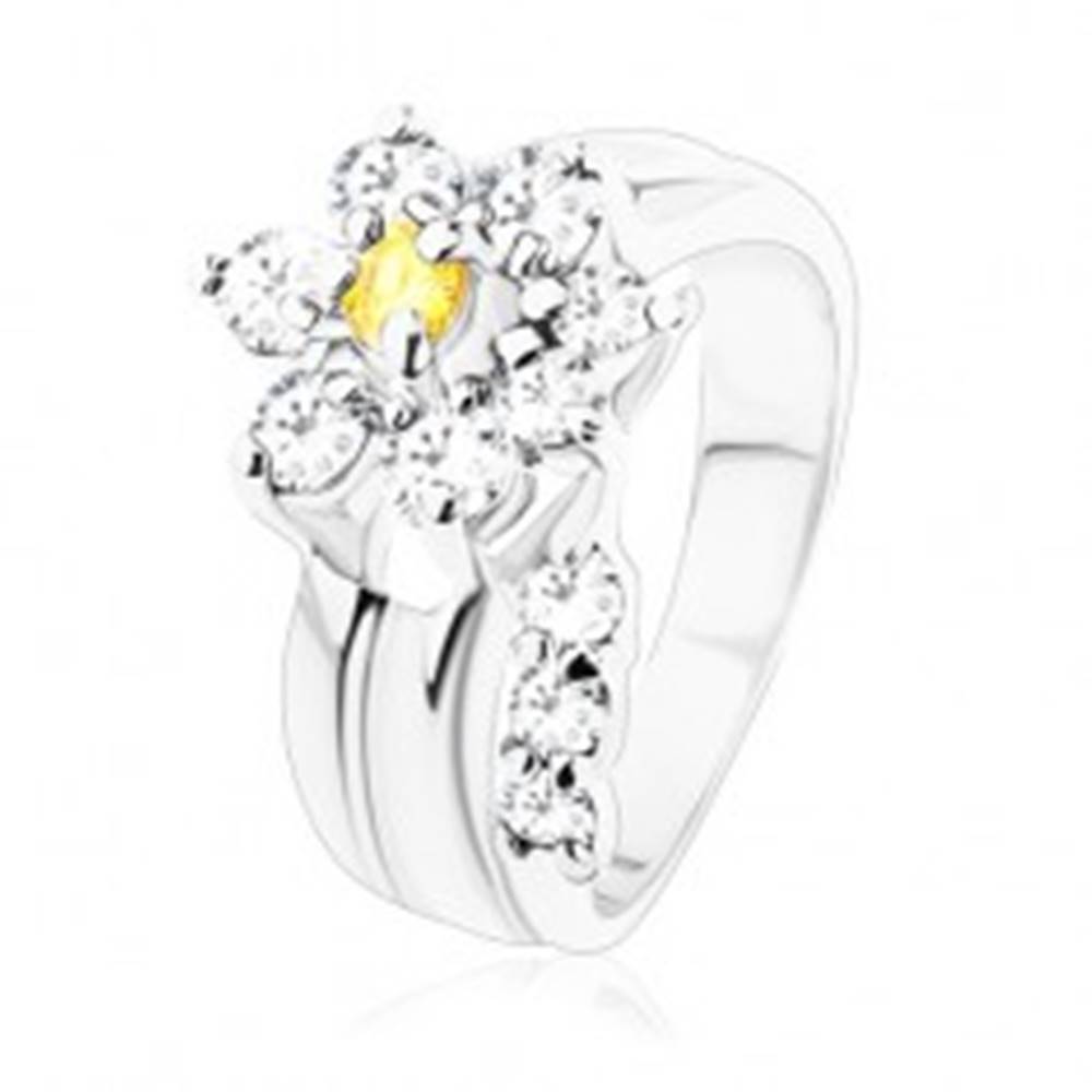 Šperky eshop Žiarivý prsteň, oddelená zirkónová číra stonka, kvietok v žltej a čírej farbe - Veľkosť: 49 mm