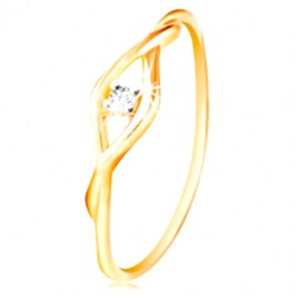 Šperky eshop Zlatý prsteň 585 - číry okrúhly zirkón medzi dvomi tenkými vlnkami - Veľkosť: 49 mm