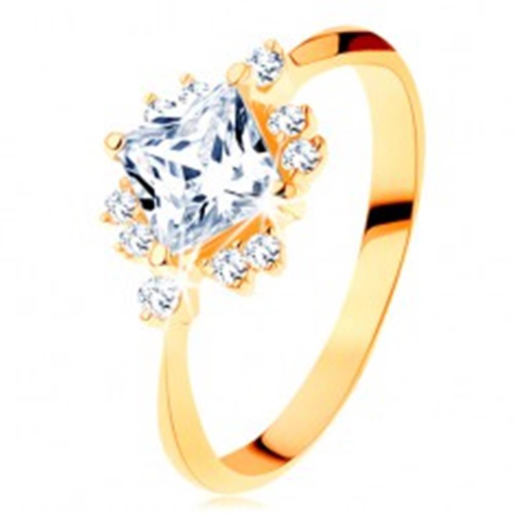 Šperky eshop Zlatý prsteň 585 - ligotavý brúsený štvorec, drobné zirkóniky čírej farby - Veľkosť: 49 mm
