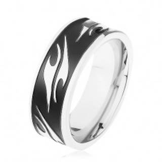 Lesklý prsteň z chirurgickej ocele, čierny pás zdobený motívom tribal - Veľkosť: 57 mm