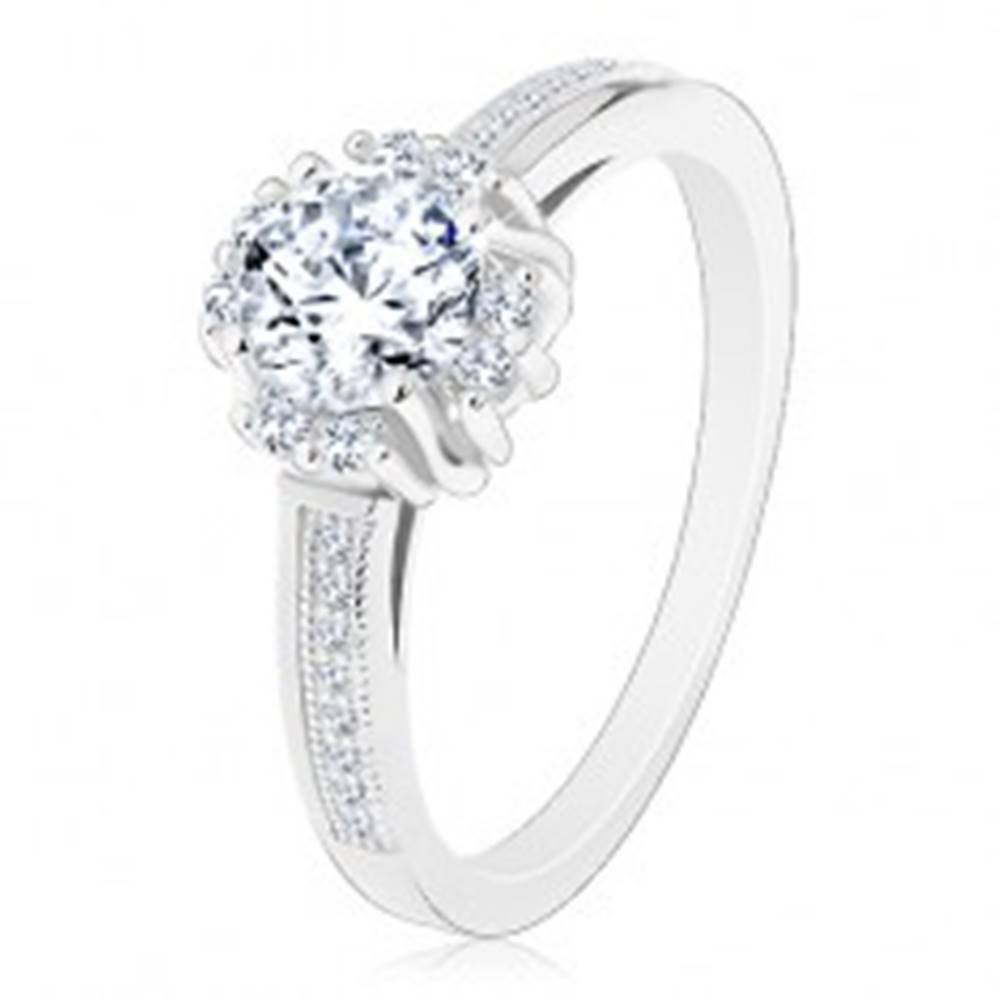 Šperky eshop Zásnubný prsteň - striebro 925, žiarivý číry zirkón, dvojice drobných zirkónikov - Veľkosť: 48 mm
