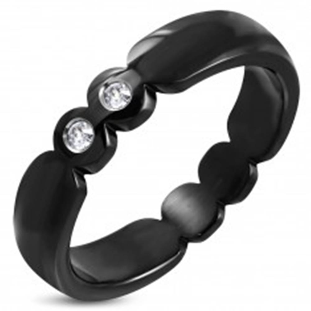 Šperky eshop Čierny prsteň so zárezmi a okrúhlymi čírymi zirkónmi, oceľ 316L - Veľkosť: 49 mm