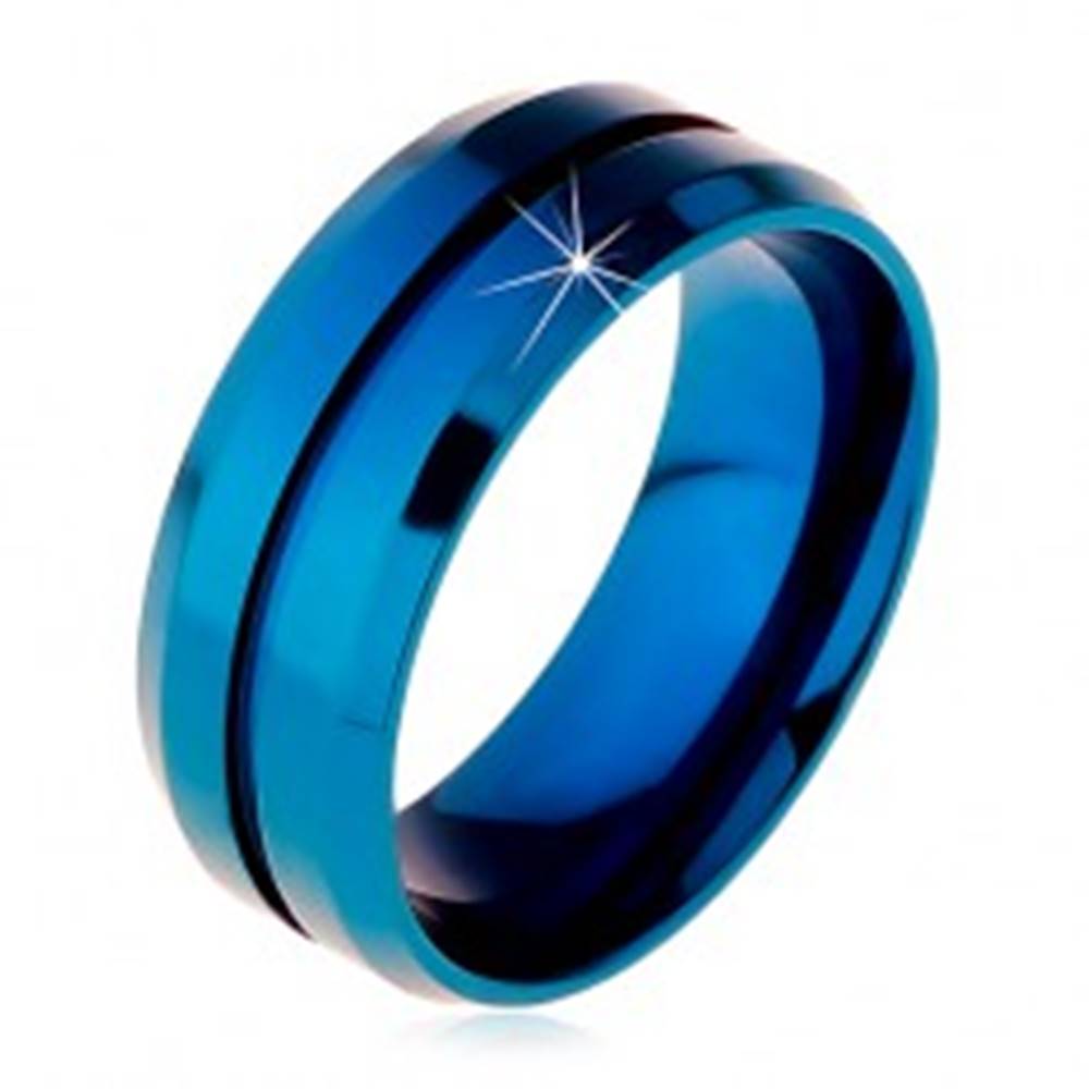 Šperky eshop Modrý prsteň z chirurgickej ocele, úzky zárez v strede, skosené okraje, 8 mm - Veľkosť: 57 mm