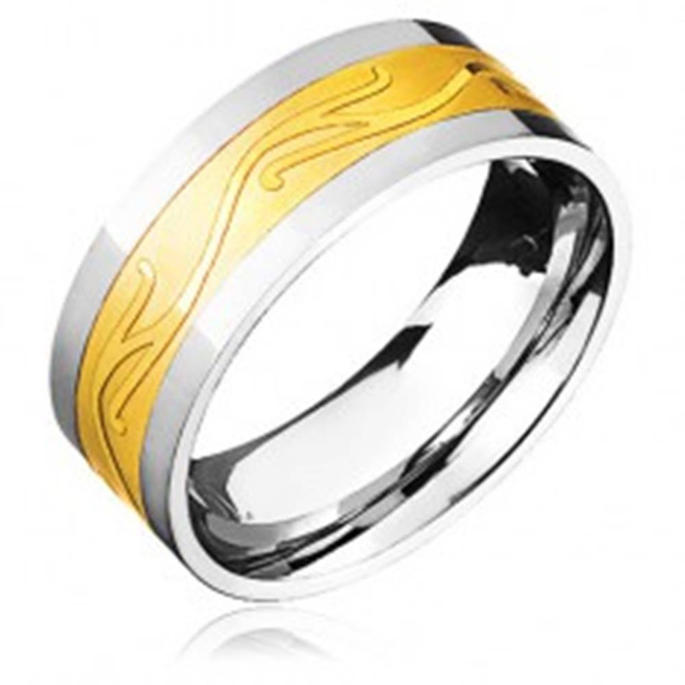 Šperky eshop Oceľový prsteň - zlato-striebornej farby so zvlneným ornamentom - Veľkosť: 57 mm