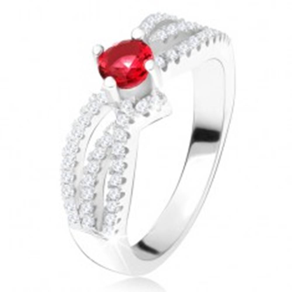 Šperky eshop Prsteň - tri zvlnené zirkónové línie, okrúhly červený kameň, striebro 925 - Veľkosť: 49 mm