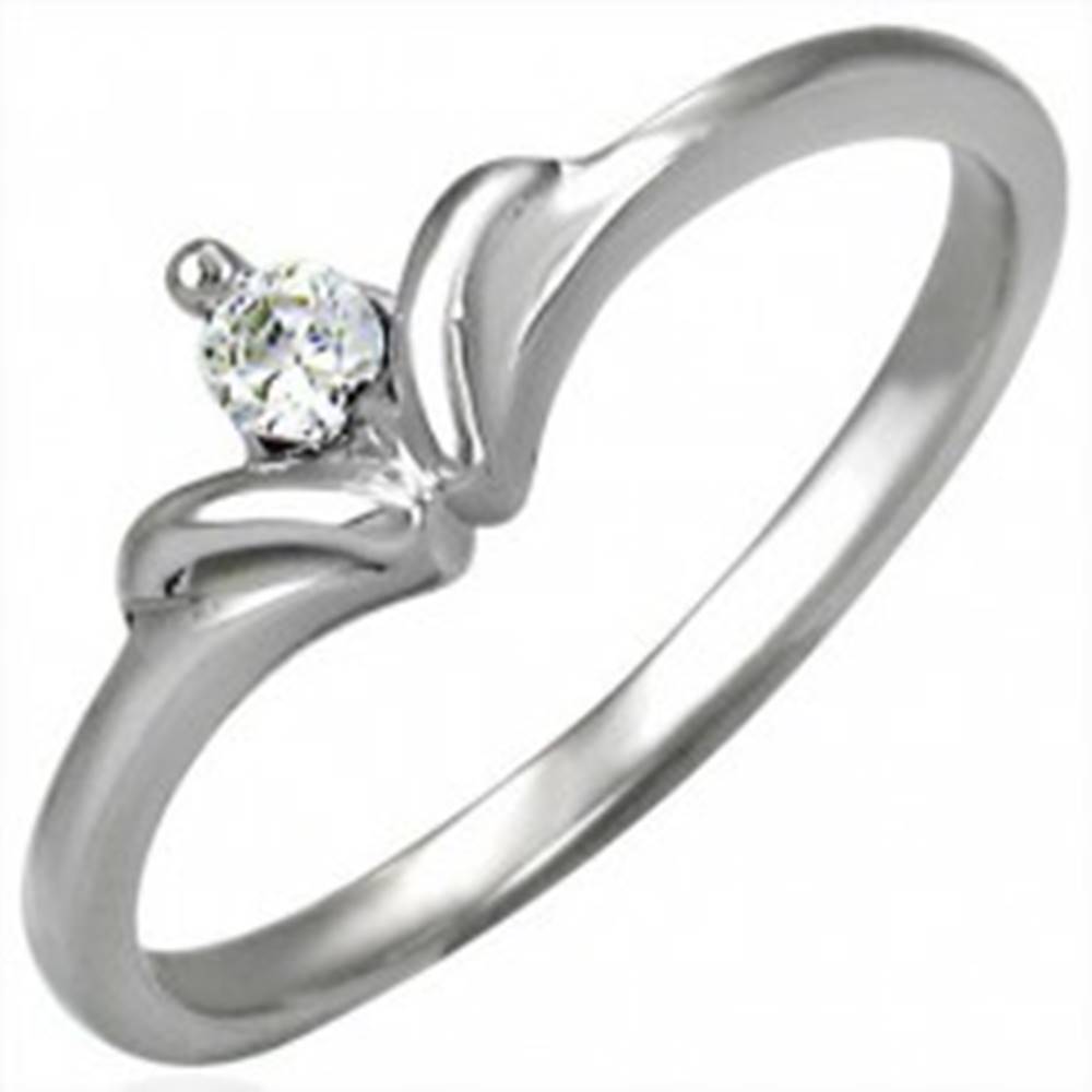 Šperky eshop Zásnubný prsteň so vzorom mašličkového kamienka - Veľkosť: 48 mm