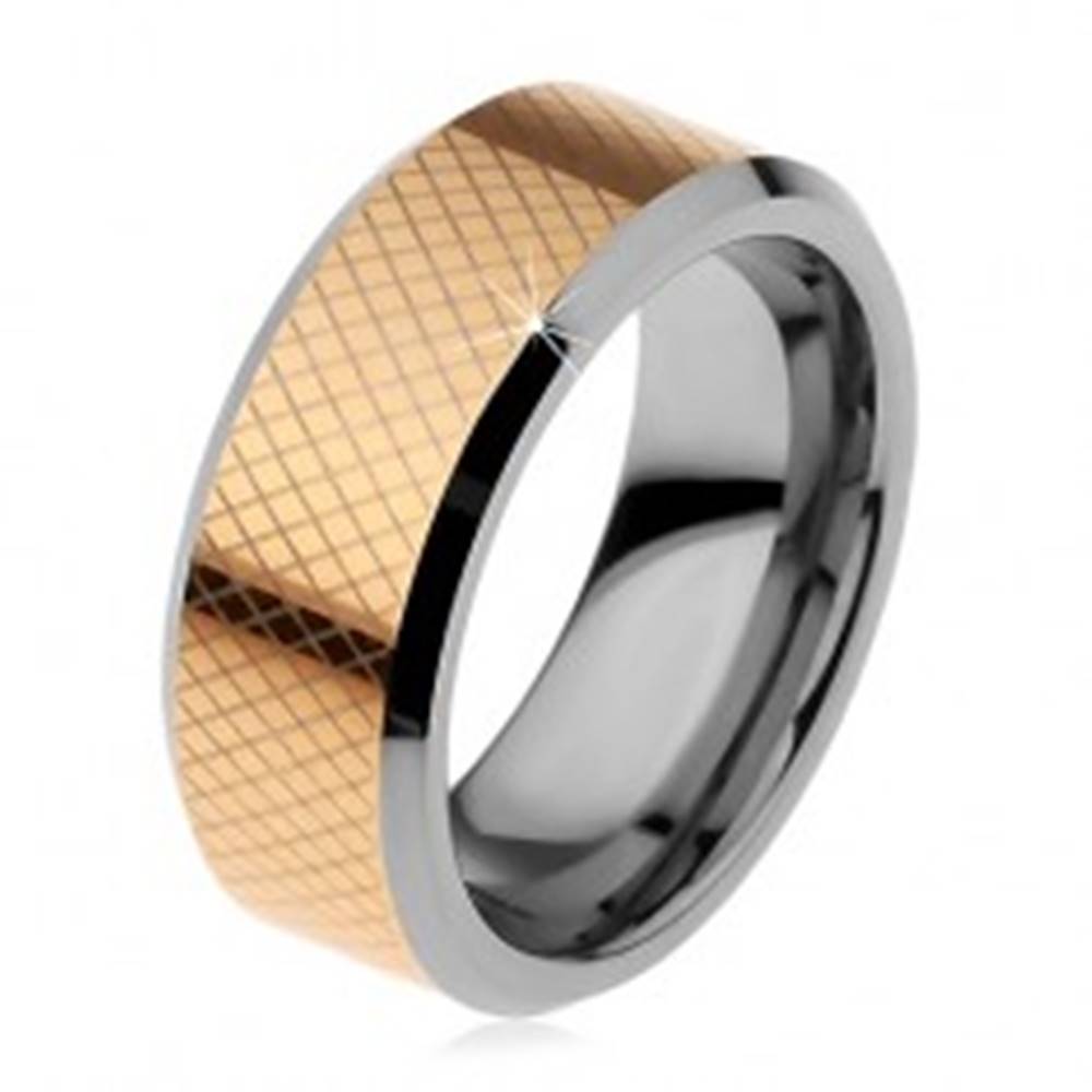 Šperky eshop Dvojfarebný volfrámový prsteň, drobné kosoštvorce, skosené okraje, 8 mm - Veľkosť: 49 mm