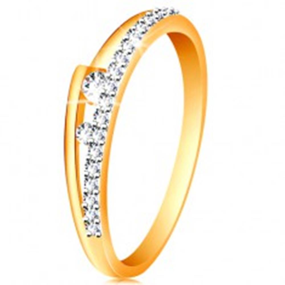 Šperky eshop Prsteň v 14K zlate - rozdvojené ramená, trblietavá línia, dva číre zirkóniky - Veľkosť: 49 mm