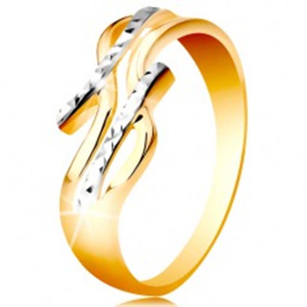 Šperky eshop Prsteň zo 14K zlata - dvojfarebné, rozdelené a zvlnené ramená, ligotavé zárezy - Veľkosť: 48 mm