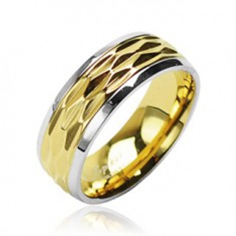 Šperky eshop Oceľový prsteň - zvlnený motív zlatej farby - Veľkosť: 49 mm