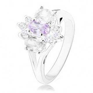 Prsteň v striebornom odtieni s rozdelenými ramenami, fialovo-číry kvet - Veľkosť: 57 mm