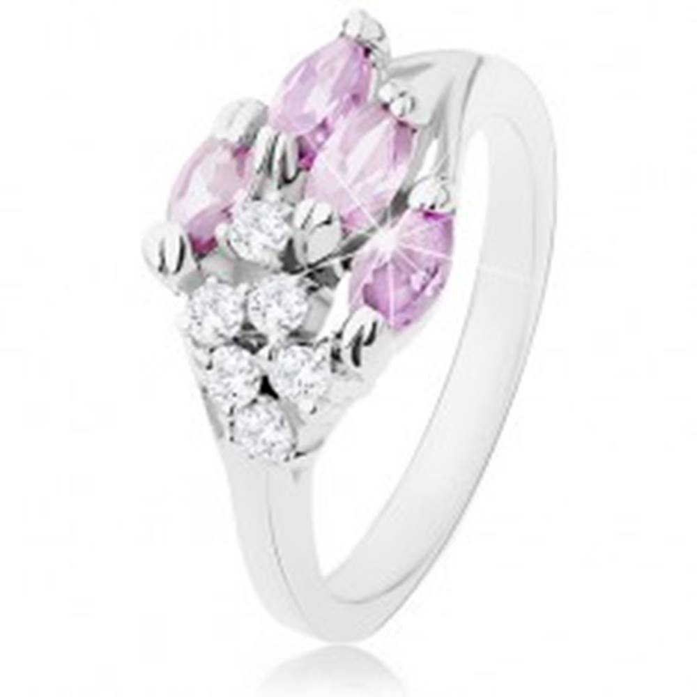 Šperky eshop Lesklý prsteň striebornej farby, fialové zrnká, okrúhle číre zirkóny - Veľkosť: 50 mm