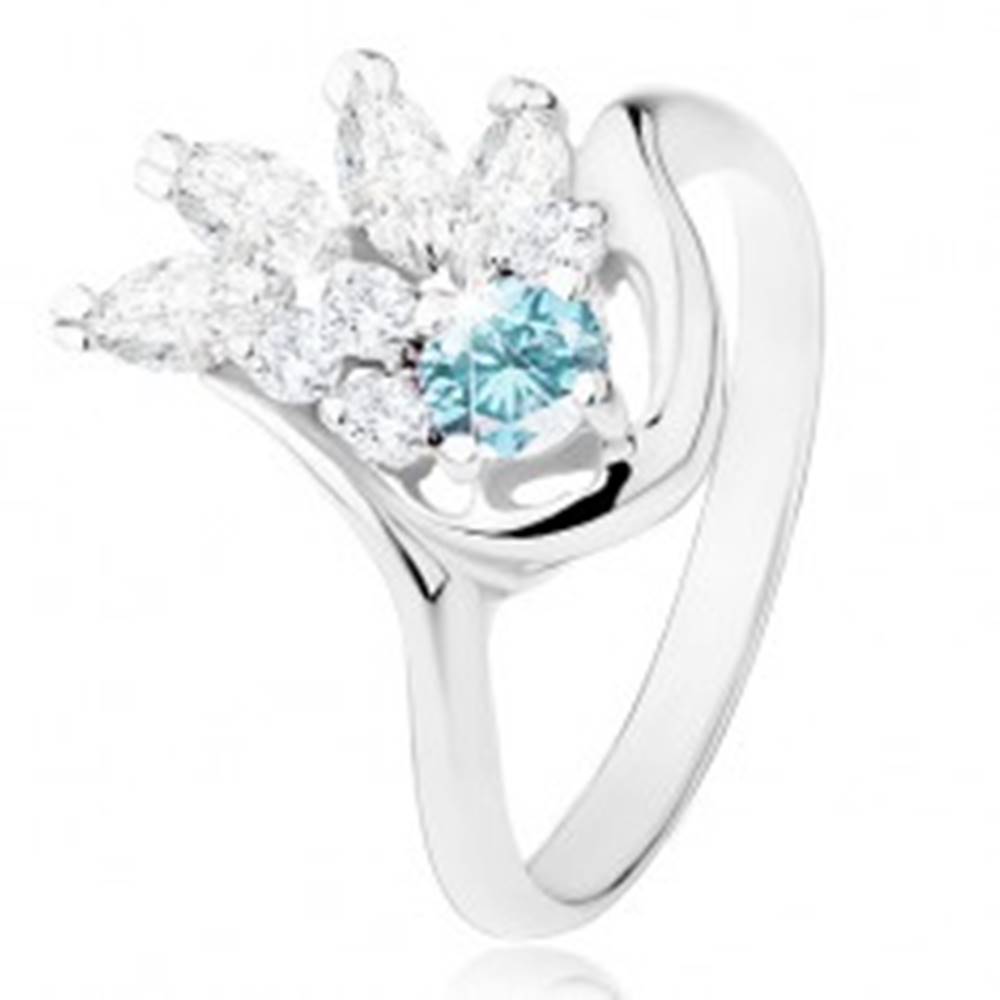 Šperky eshop Lesklý prsteň v striebornom odtieni, číry zirkónový vejár, svetlomodrý zirkón - Veľkosť: 49 mm