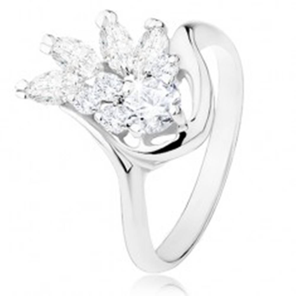 Šperky eshop Ligotavý prsteň striebornej farby, lesklé hladké ramená, číry zirkónový vejár - Veľkosť: 49 mm