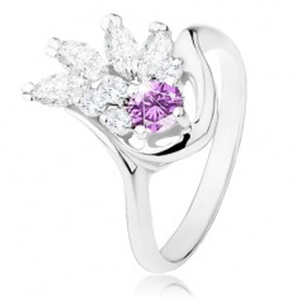 Šperky eshop Prsteň v striebornom odtieni, fialový zirkón, číry zirkónový vejárik - Veľkosť: 54 mm