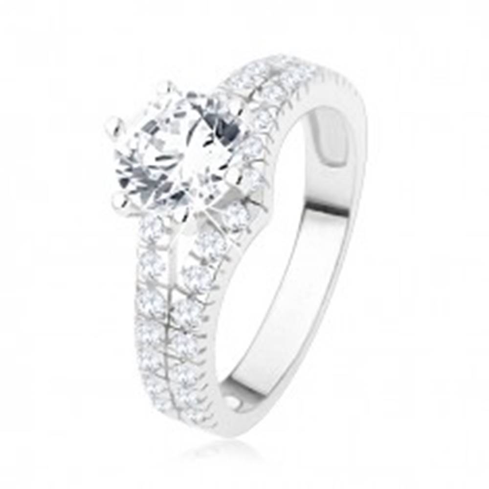 Šperky eshop Zásnubný prsteň zo striebra 925 - veľký číry kamienok, rozdvojené zirkónové ramená - Veľkosť: 49 mm