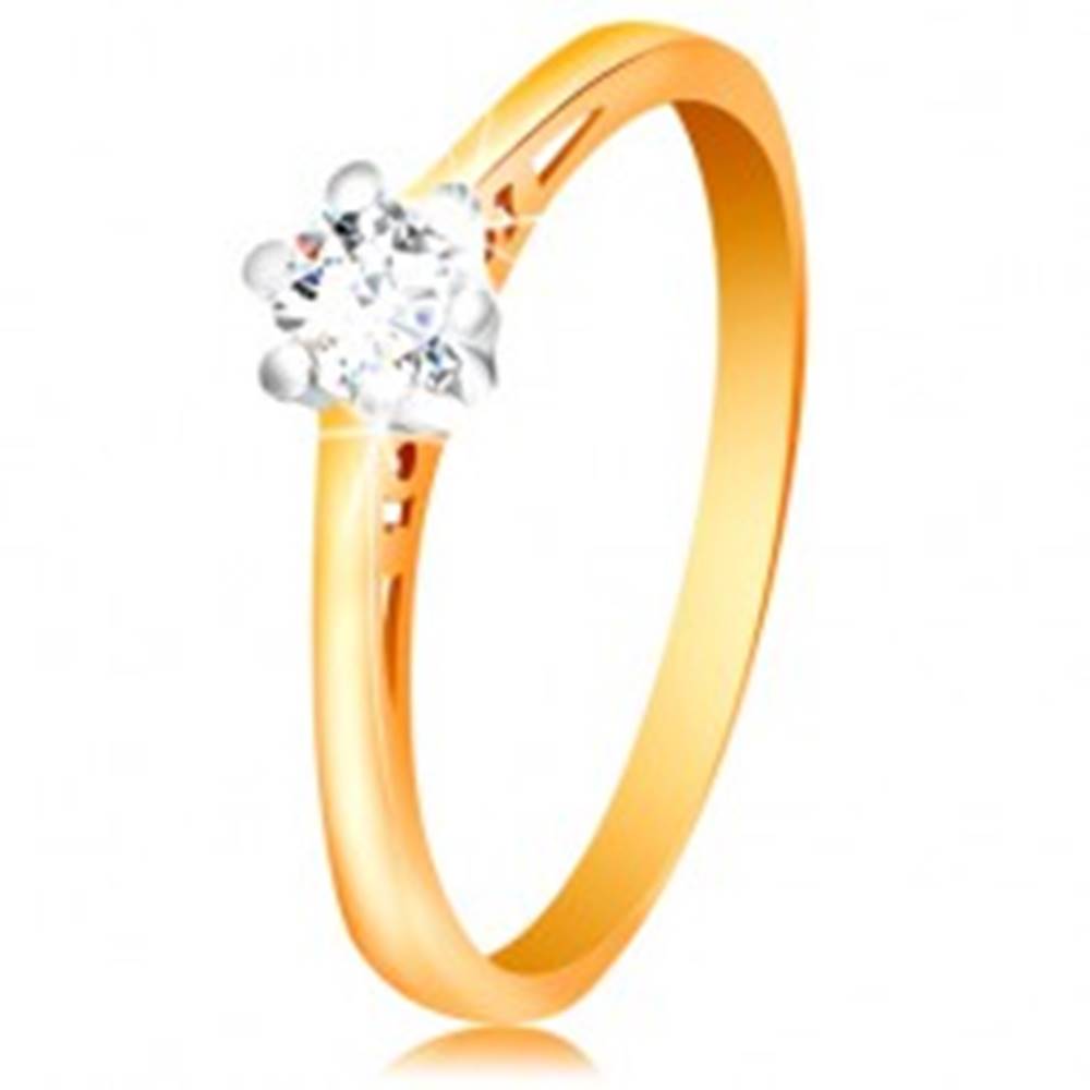 Šperky eshop Zlatý 14K prsteň - číry zirkón v kotlíku z bieleho zlata, výrezy na ramenách - Veľkosť: 50 mm