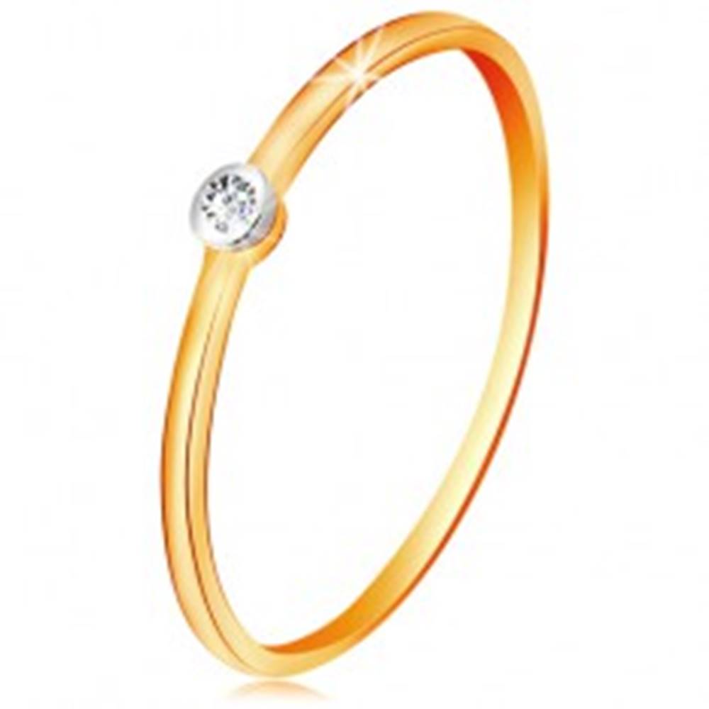 Šperky eshop Zlatý dvojfarebný prsteň 585 - číry zirkón v okrúhlej objímke, tenké ramená - Veľkosť: 48 mm