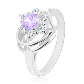 Lesklý prsteň v striebornom odtieni, svetlofialovo-číry zirkónový kvet, oblúčiky - Veľkosť: 48 mm