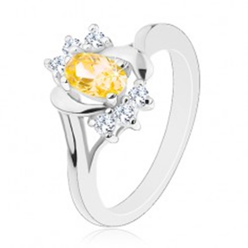 Šperky eshop Lesklý prsteň so žltým oválnym zirkónom, strieborná farba, číre zirkóniky - Veľkosť: 50 mm