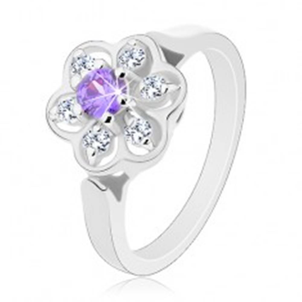 Šperky eshop Ligotavý prsteň v striebornom odtieni, fialovo-číry zirkónový kvietok - Veľkosť: 56 mm