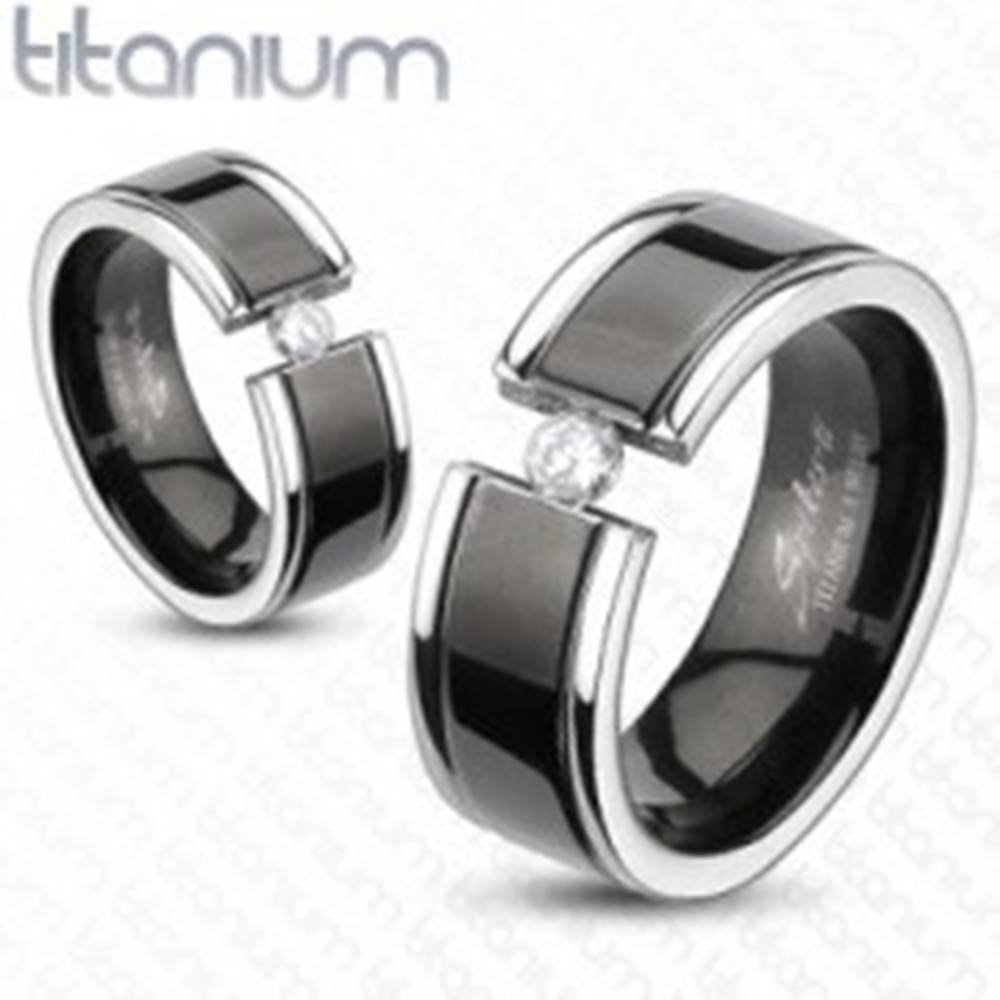 Šperky eshop Prsteň z titánu - čierny pás, zirkón - Veľkosť: 49 mm