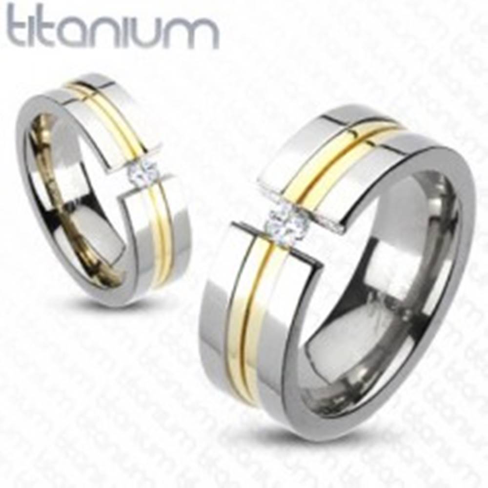 Šperky eshop Prsteň z titánu - dva pásy zlatej farby, zirkón - Veľkosť: 49 mm