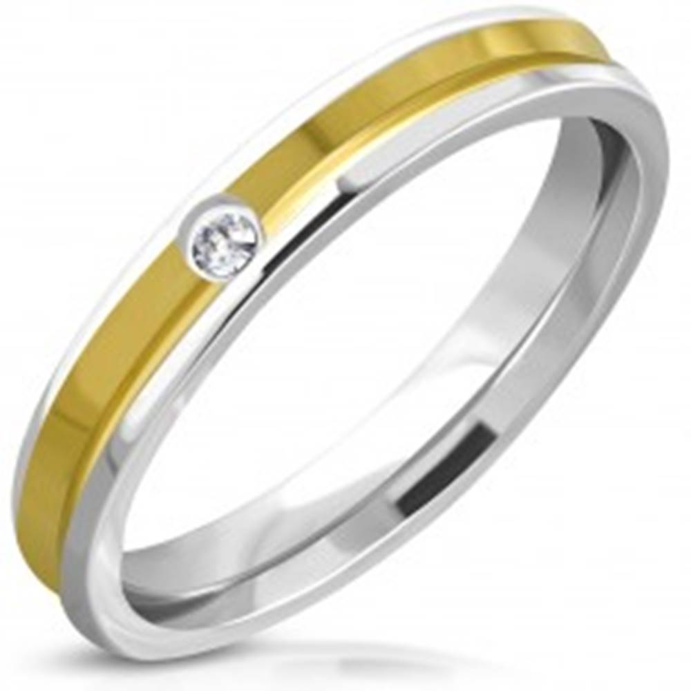 Šperky eshop Prsteň z ocele - obrúčka so priehlbinkou zlatej farby v strede, číry kameň - Veľkosť: 49 mm