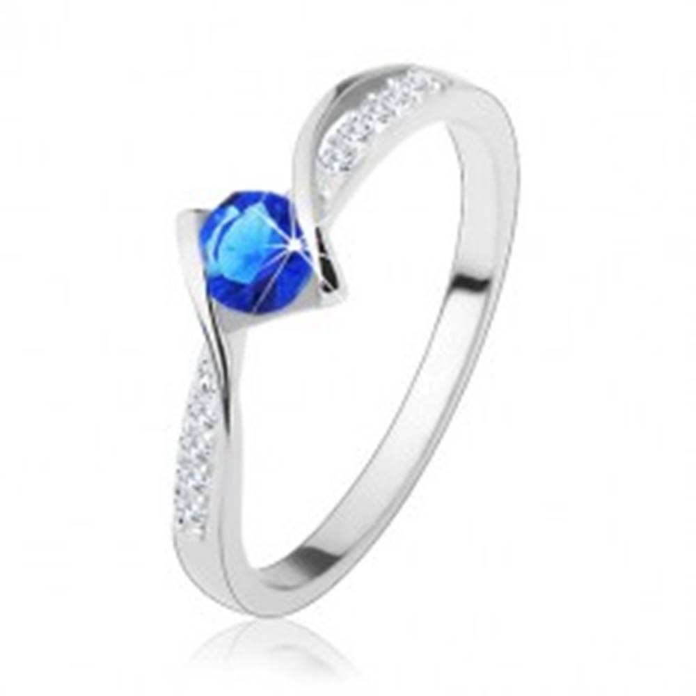 Šperky eshop Prsteň zo striebra 925 - zvlnené línie, modrý zirkón, číre zirkónové pásiky - Veľkosť: 50 mm