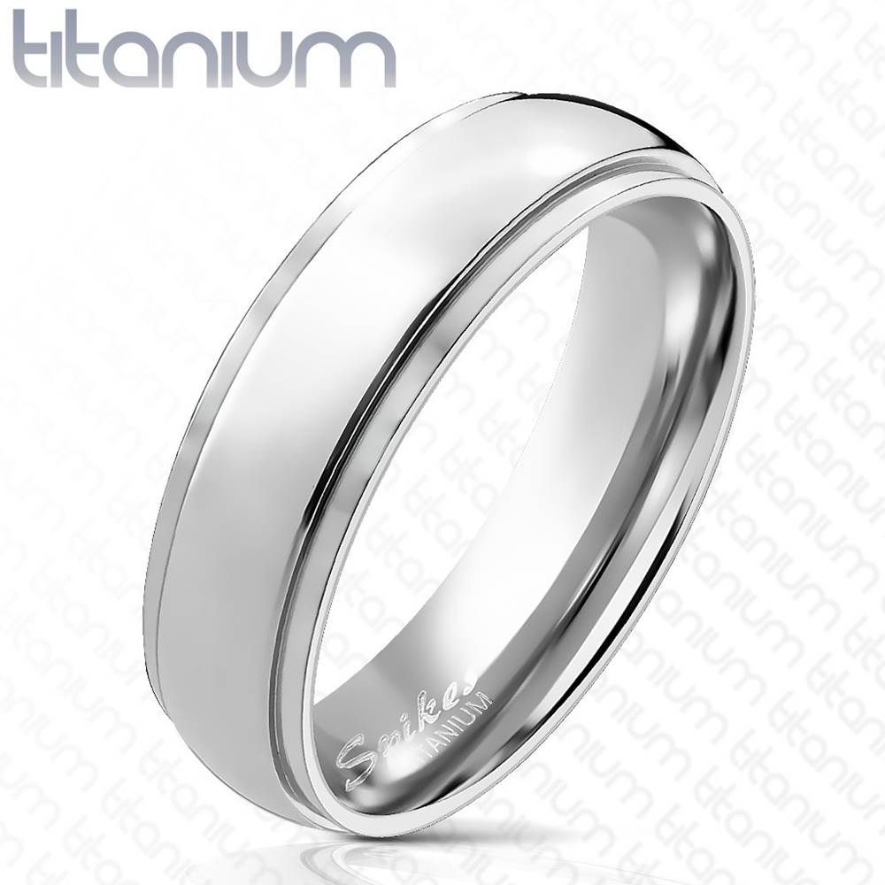 Šperky eshop Titánový prsteň v striebornom odtieni - zrkadlovolesklý pás uprostred, 6 mm - Veľkosť: 52 mm
